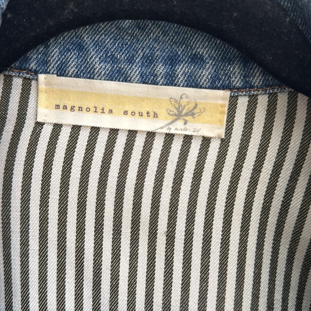Embroidered floral denim jean jacket. Magnolia South Lizard Thicket. Size small. - Picture 2 of 11